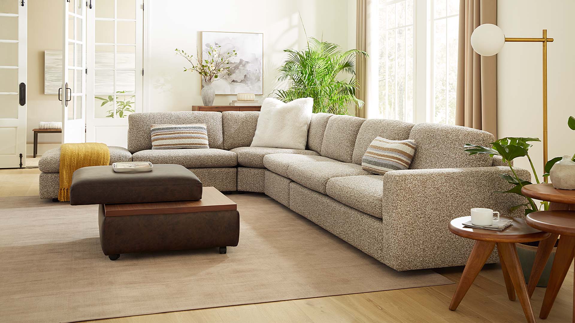 Sofas & Sectionals